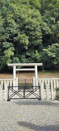 倭迹迹日百襲姫命 大市墓 拝所