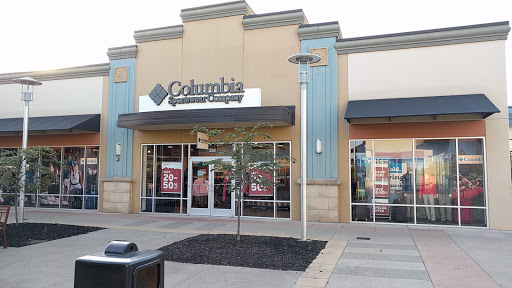 Columbia Sportswear Outlet Store at Cincinnati Premium Outlets, 234 Premium Outlets Dr, Monroe, OH 45050, USA, 