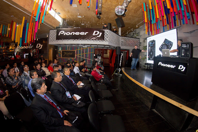 Opiniones de DJ COLLEGE PERU en Surquillo - Escuela