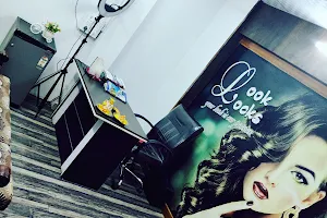 Lola Look Locks beauty clinic and training institute image