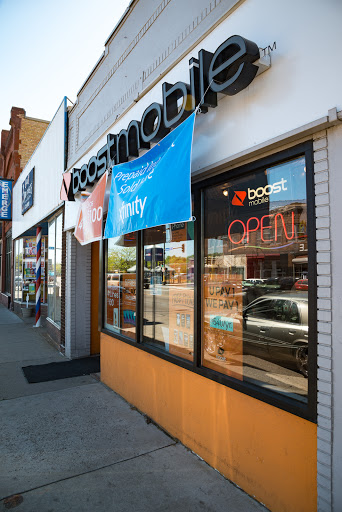 Telecommunications Service Provider «Boost Mobile», reviews and photos, 1109 W Broadway Ave, Minneapolis, MN 55411, USA