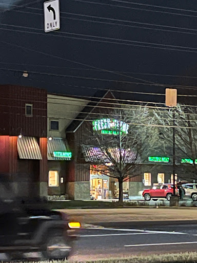 Grocery Store «Fresh Thyme Farmers Market- 82nd», reviews and photos, 4225 E 82nd St, Indianapolis, IN 46250, USA