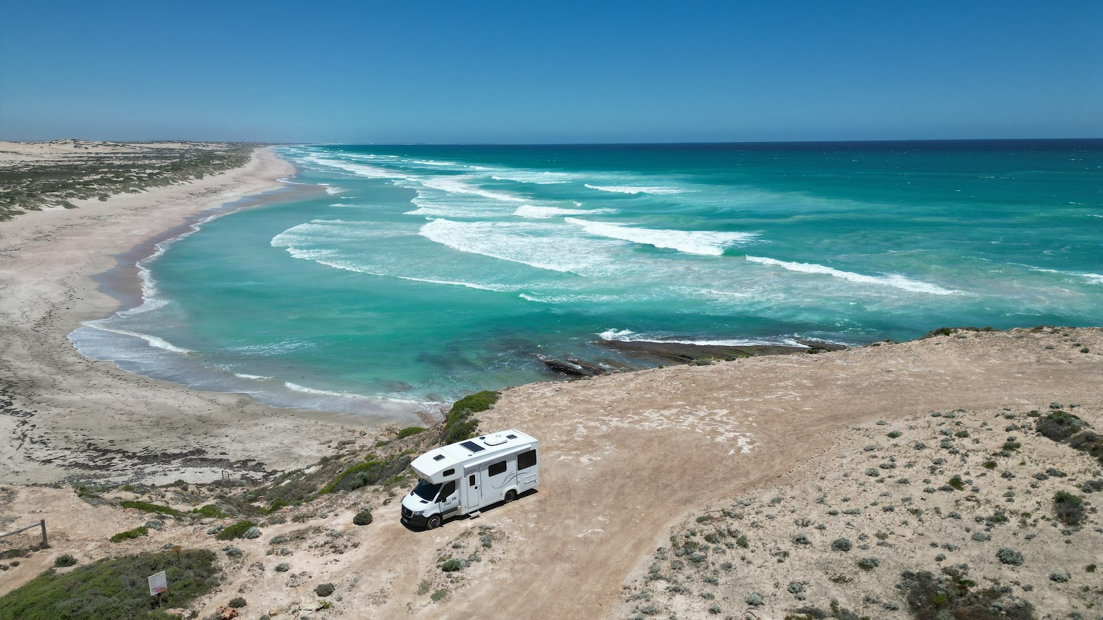 Foto de Talia Beach con arena beige superficie