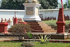 Monumen Kebulatan Tekad image