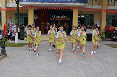 Trường THCS Hùng Vương