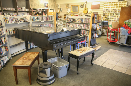 Book Store «Miracle Mile Bookstore», reviews and photos, 2210 Pacific Ave, Stockton, CA 95204, USA