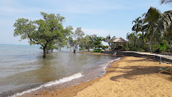 Photo de Ko Chang Beach protégé par des falaises