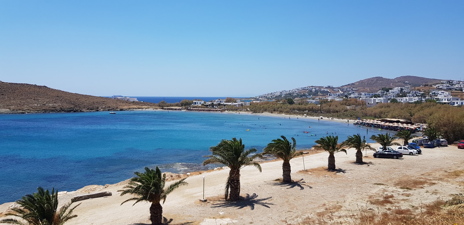 Foto de Agios Ioannis con agua cristalina superficie