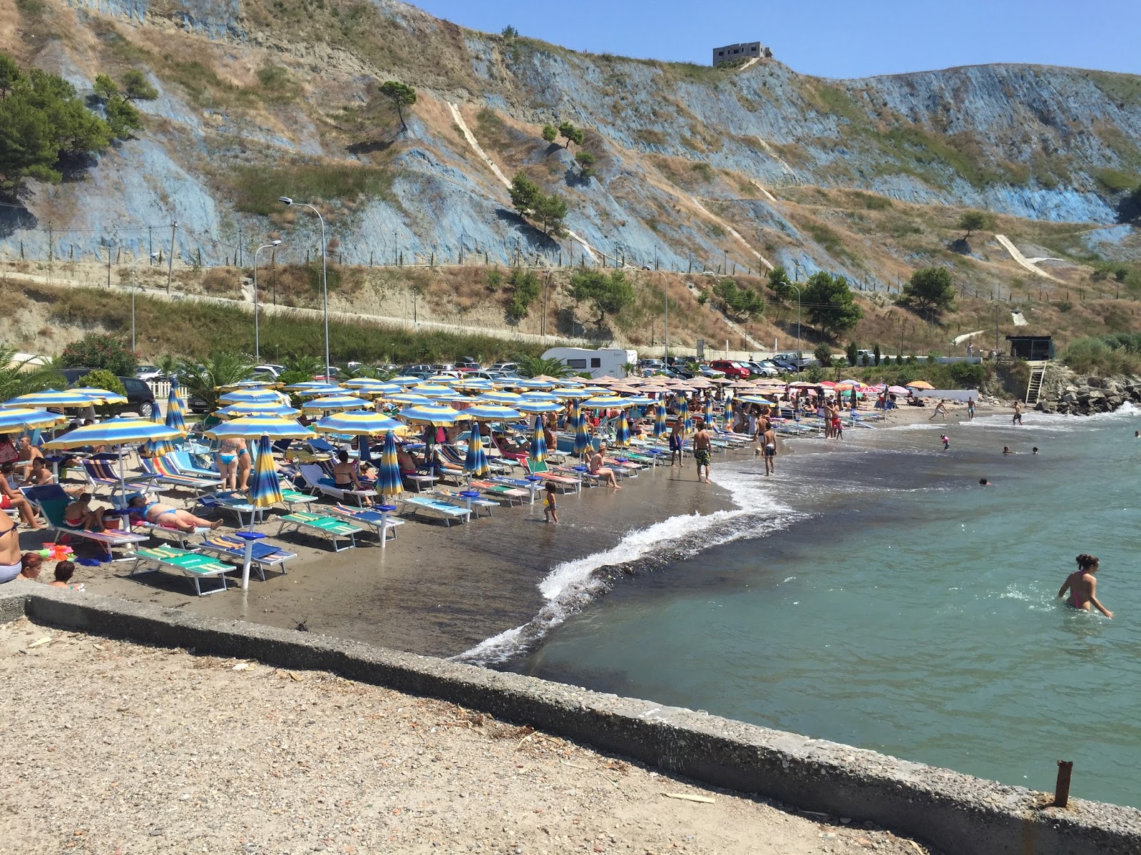 Foto de Currilave beach - lugar popular entre os apreciadores de relaxamento