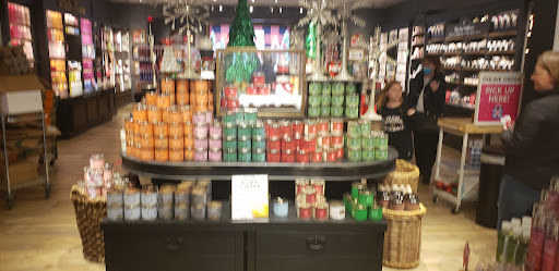 Beauty Supply Store «Bath & Body Works», reviews and photos, 10343 E US Hwy 36, Avon, IN 46123, USA