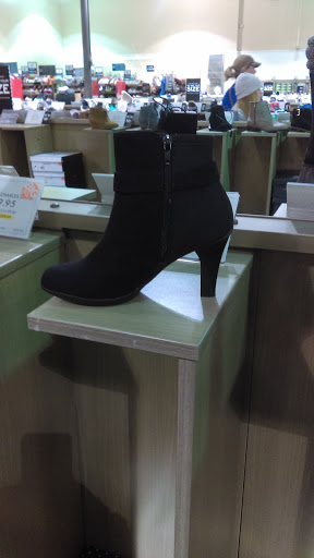 Shoe Store «DSW Designer Shoe Warehouse», reviews and photos, 4741 Ashford Dunwoody Rd, Dunwoody, GA 30338, USA