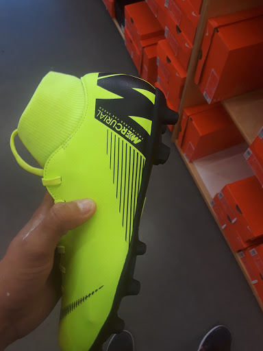 Shoe Store «WSS», reviews and photos, 460 San Fernando Mission Blvd, San Fernando, CA 91340, USA