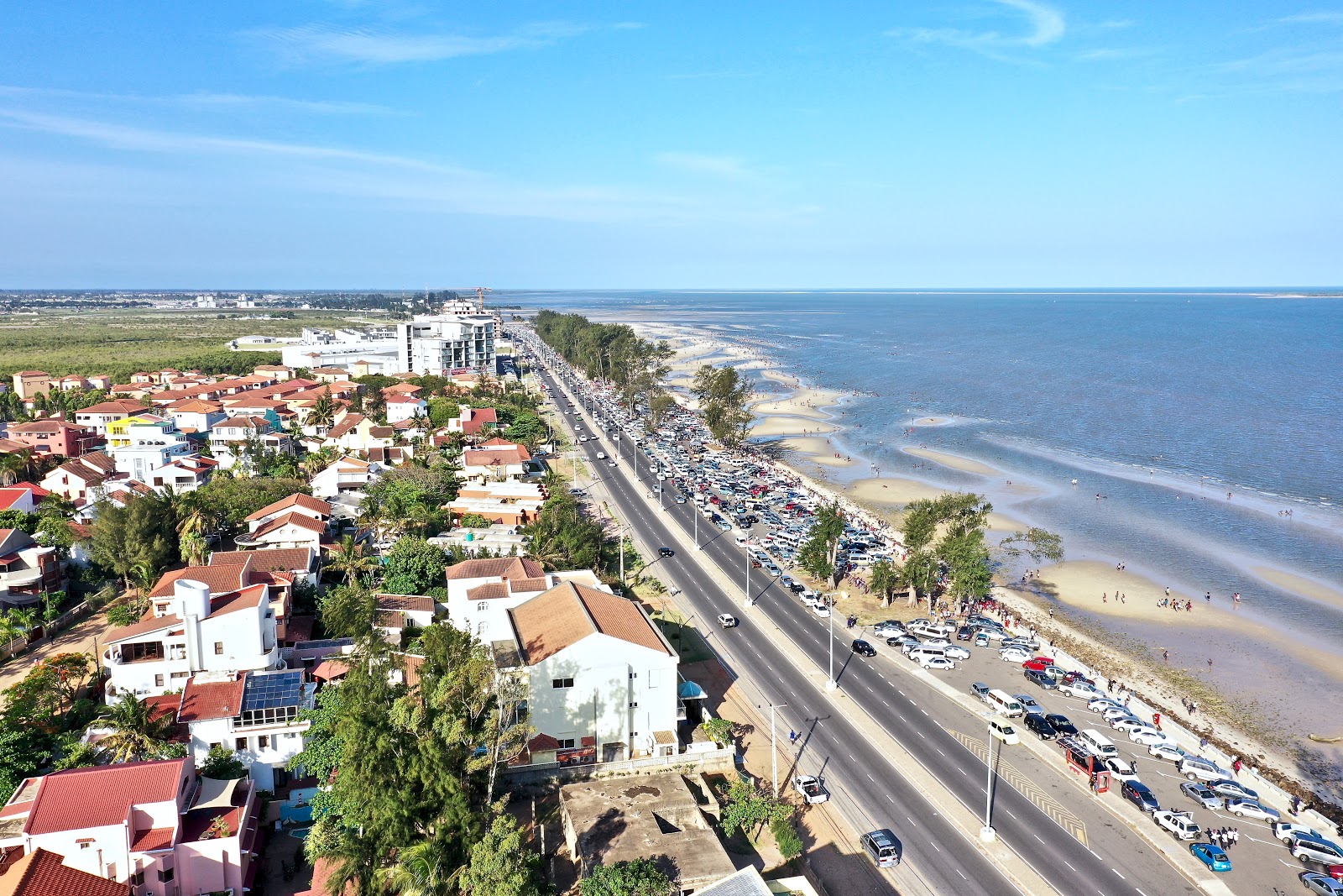 Fotografija Costa de Sol Beach z dolga ravna obala