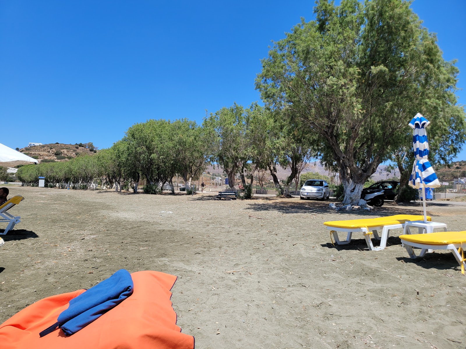 Foto von Gourna beach mit türkisfarbenes wasser Oberfläche