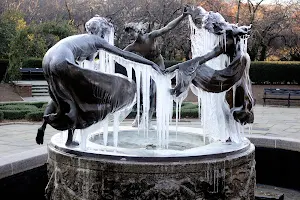 Untermyer Fountain image