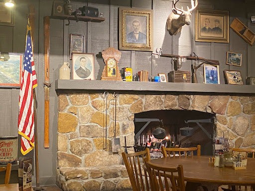 American Restaurant «Cracker Barrel Old Country Store», reviews and photos, 1162 Wayne Ave, Chambersburg, PA 17202, USA