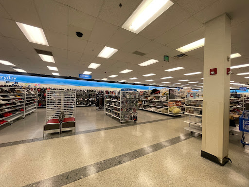 Clothing Store «Ross Dress for Less», reviews and photos, 2540 Cumberland Blvd SE, Smyrna, GA 30080, USA