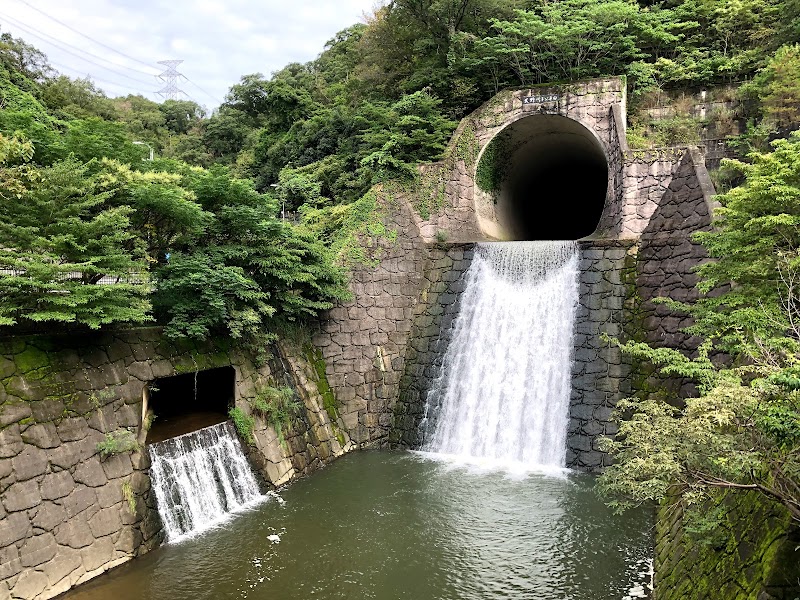天野川トンネルの滝