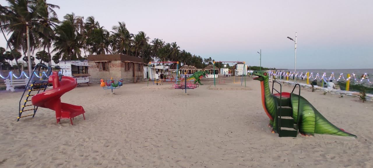 Pakkirapa Sea Park Beach的照片 带有碧绿色纯水表面