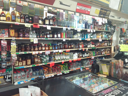 Liquor Store «Greenhaven Wine & Liquor», reviews and photos, 6421 Riverside Blvd, Sacramento, CA 95831, USA