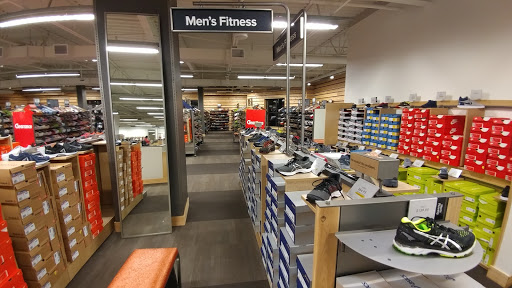 Shoe Store «DSW Designer Shoe Warehouse», reviews and photos, 1145 High Ridge Rd, Stamford, CT 06905, USA