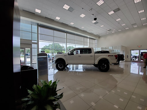 Car Dealer «Tommie Vaughn Ford», reviews and photos, 1201 N Shepherd Dr, Houston, TX 77008, USA