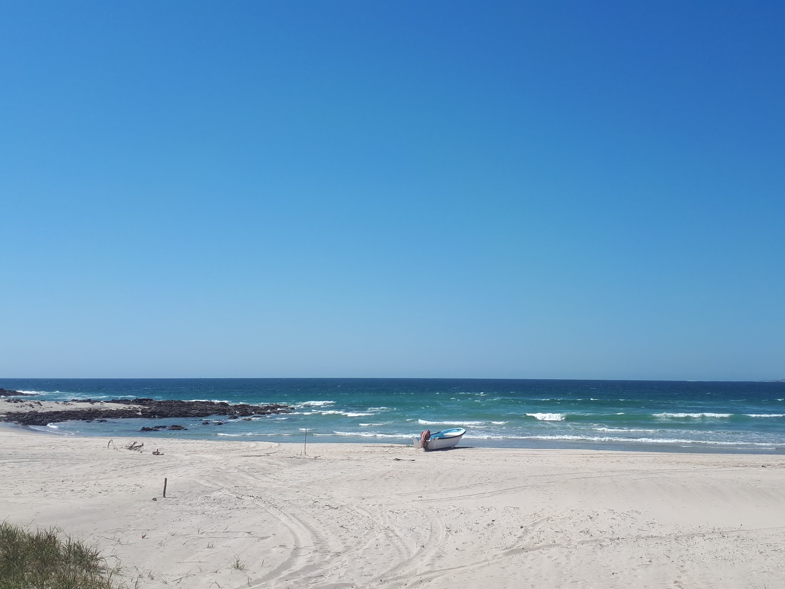 Foto von Chalacatepec beach mit langer gerader strand