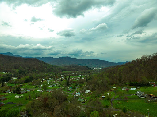 Bed & Breakfast «Red Leaf River Inn», reviews and photos, 146 Chestnut Walk Dr, Waynesville, NC 28786, USA