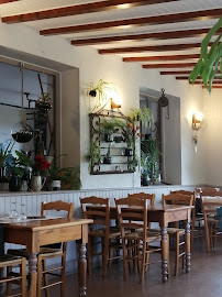 Atmosphère du Restaurant français Auberge De Grange Rouet à Pavezin - n°11