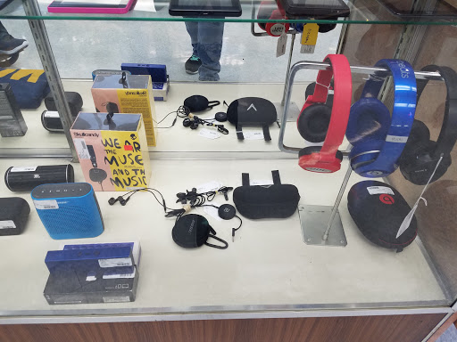 Pawn Shop «Silver Lining Jewelry & Loan», reviews and photos, 2122 NE Sandy Blvd, Portland, OR 97232, USA