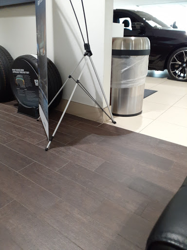 BMW Dealer «Chapman BMW On Camelback», reviews and photos, 830 E Camelback Rd, Phoenix, AZ 85014, USA