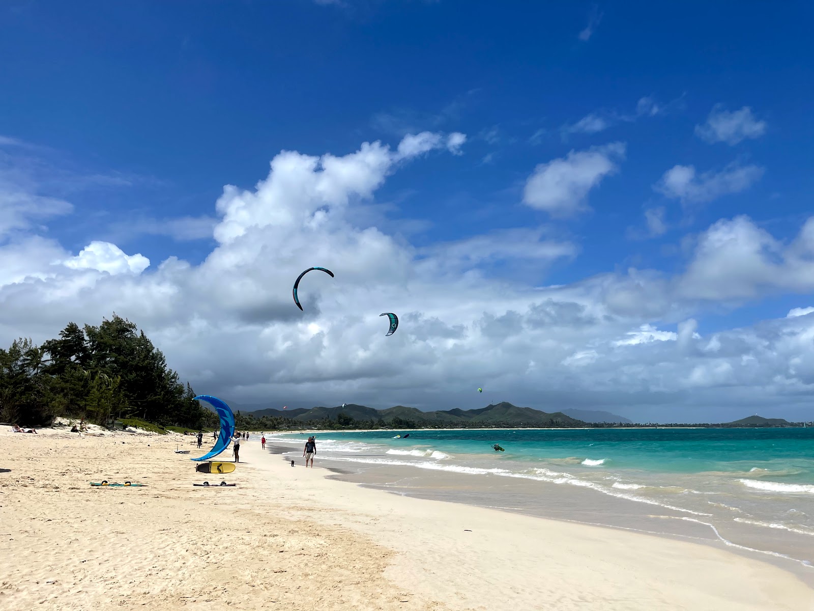 Foto av Kailua Beach med turkos rent vatten yta