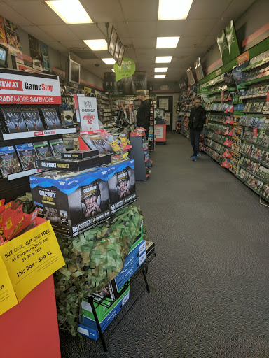 GameStop, 13 New Paltz Plaza, New Paltz, NY 12561, USA, 