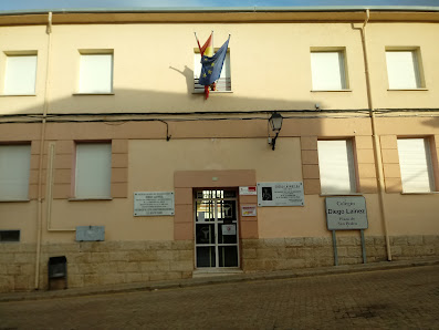 Colegio Público Diego Laínez Pl. San Pedro, 0, 42200 Almazán, Soria, España
