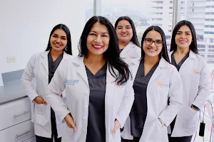 Famident - Clinica de Ortodoncia, periodoncia e implantes dentales en Tegucigalpa image