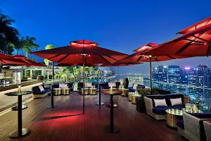 CÉ LA VI Singapore: Restaurant, SkyBar & Club Lounge image