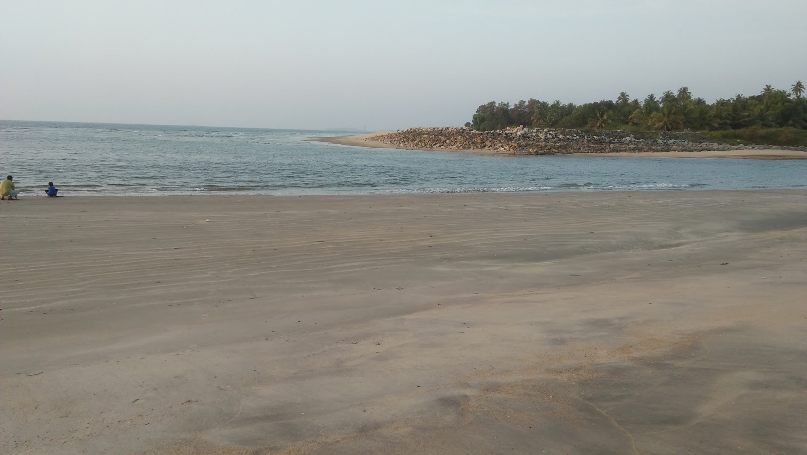 Nakhuda Beach的照片 带有碧绿色水表面