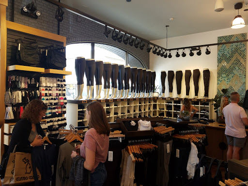 Sportswear Store «lululemon», reviews and photos, 101 S Old Woodward Ave, Birmingham, MI 48009, USA