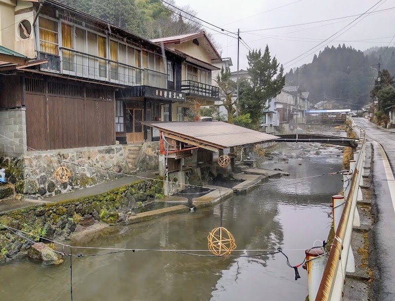 満願寺温泉 川湯