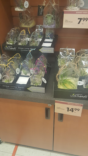 Supermarket «Giant Eagle Supermarket», reviews and photos, 14100 Detroit Ave, Lakewood, OH 44107, USA