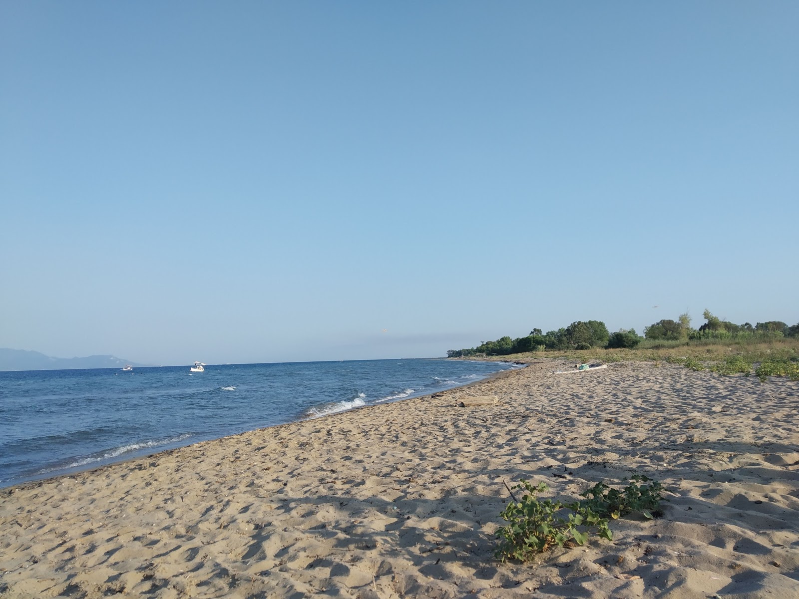 Foto van Bouka beach met ruim strand