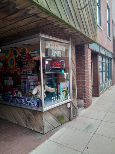 Tobacco Shop «The Glass House», reviews and photos, 536 W Tuscarawas Ave, Barberton, OH 44203, USA