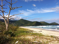 Praia do Leste'in fotoğrafı uçurumlarla desteklenmiş