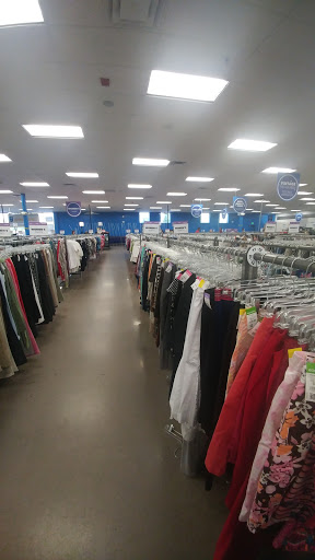 Thrift Store «35th Ave & Southern Goodwill Retail Store & Donation Center», reviews and photos, 3636 W Southern Ave, Phoenix, AZ 85041, USA