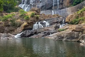 Upper Rathna ella waterfall image