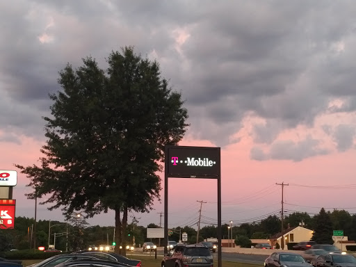 Cell Phone Store «T-Mobile», reviews and photos, 2857 NJ-35, Hazlet, NJ 07730, USA