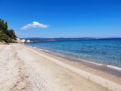 Photo de Salonikiou beach II avec rivage droit, long