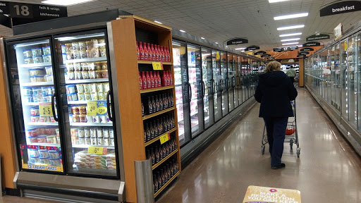 Grocery Store «Kroger», reviews and photos, 1571 N State St, Greenfield, IN 46140, USA