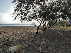 Foto de Hera beach - lugar popular entre os apreciadores de relaxamento