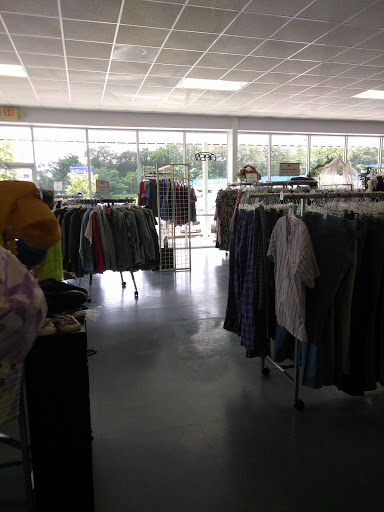 Thrift Store «Gulfside Hospice Thrift Shoppe», reviews and photos, 37925 Sky Ridge Cir, Dade City, FL 33525, USA